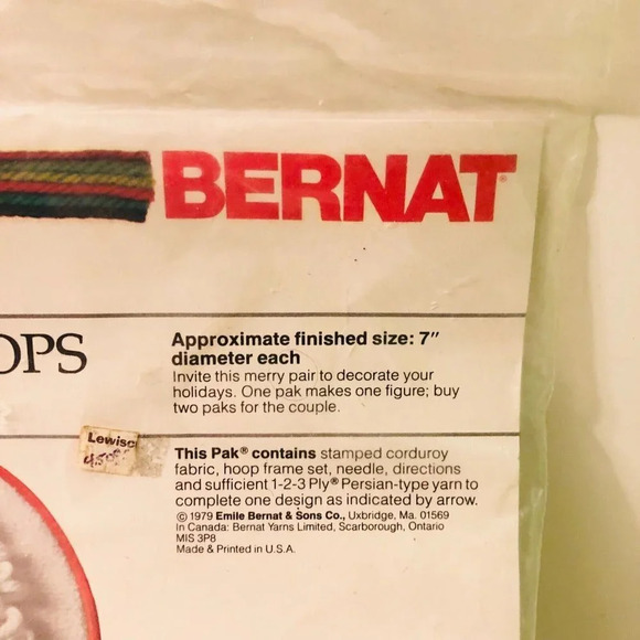 Vtg 1979 Bernat Holiday Hoops Christmas Stitchery Kit Mr Mrs Kringle Santa - Picture 2 of 12